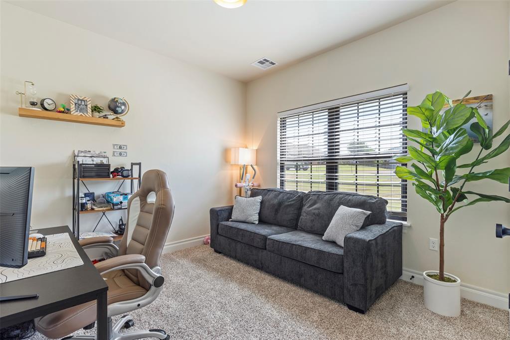 Tessa Hood Realtor – Flex room used as office and guest room at 1074 Fawn Meadow Dr, Blanchard Oklahoma