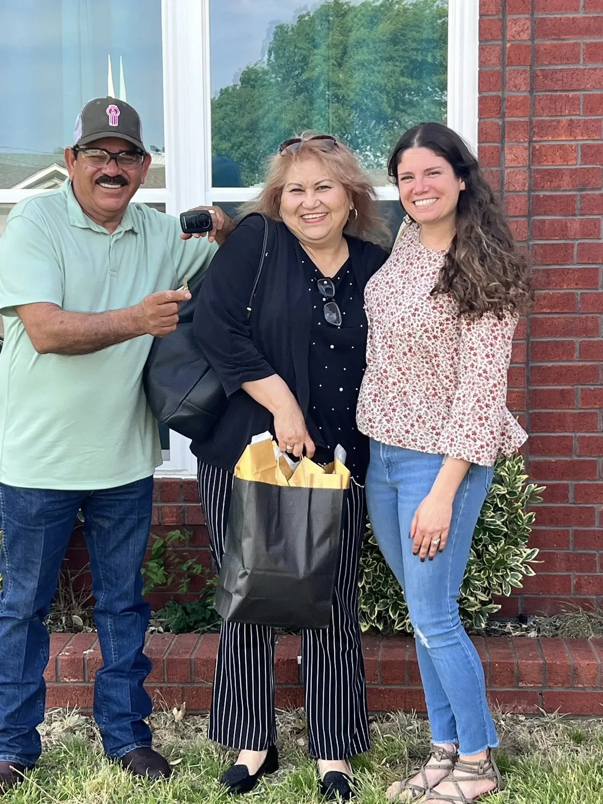 Tessa Hood Realtor with happy home buyers – Newcastle Oklahoma