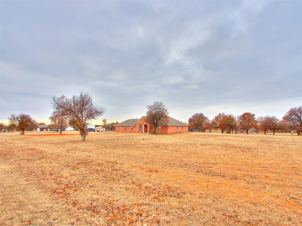 Tessa Hood Realtor – Wide view of 2.5-acre lot with mature trees at 5879 Mockingbird Ln, Blanchard Oklahoma