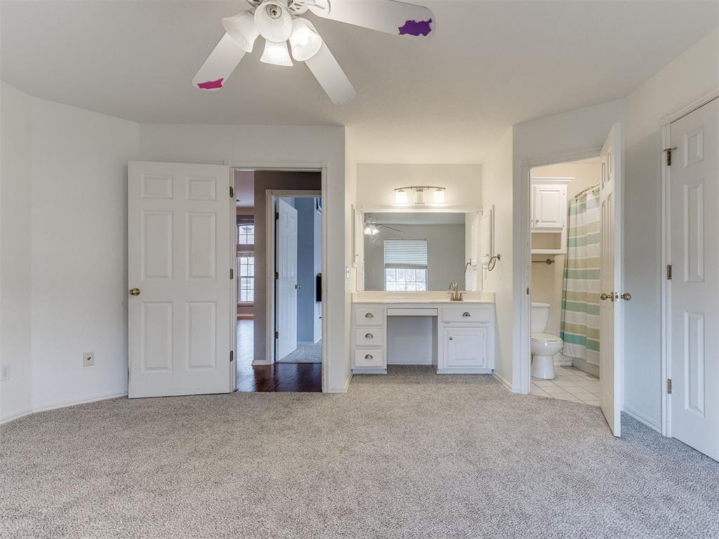 Tessa Hood Realtor – Guest bedroom ensuite alternate view at 5879 Mockingbird Ln, Blanchard Oklahoma