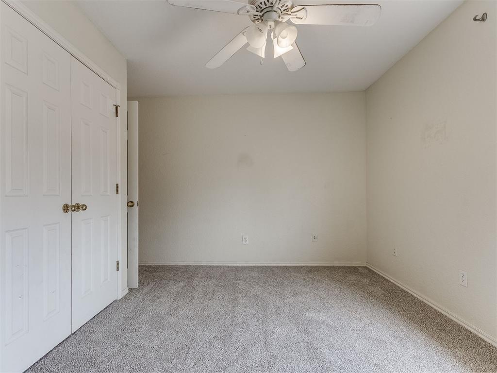 Tessa Hood Realtor – Bedroom 4 with double closet doors at 5879 Mockingbird Ln, Blanchard Oklahoma