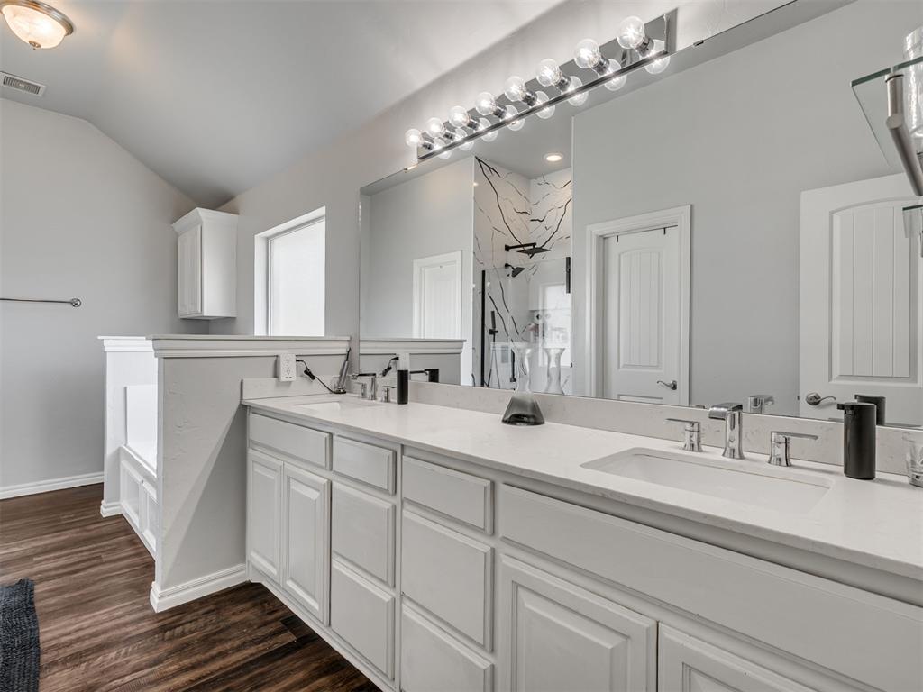 Tessa Hood Realtor – Master bath with double vanity and quartz countertops at 6910 Rolling Meadows Dr, Tuttle Oklahoma