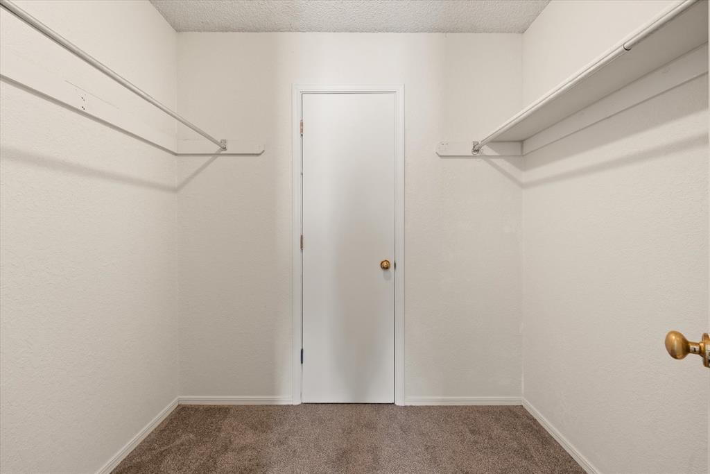 Tessa Hood Realtor – Spacious walk-in closet with dual hanging rods at 2028 Rose Court, Norman Oklahoma