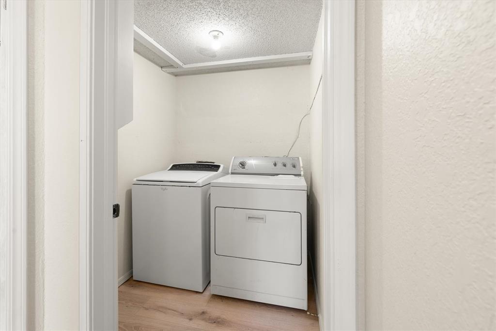 Tessa Hood Realtor – Laundry room with full-size washer and dryer at 2028 Rose Court, Norman Oklahoma