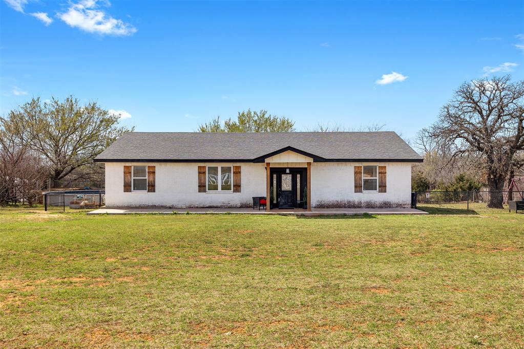 Tessa Hood Realtor – Brick ranch home exterior front view at 21063 State Hwy 76, Blanchard Oklahoma