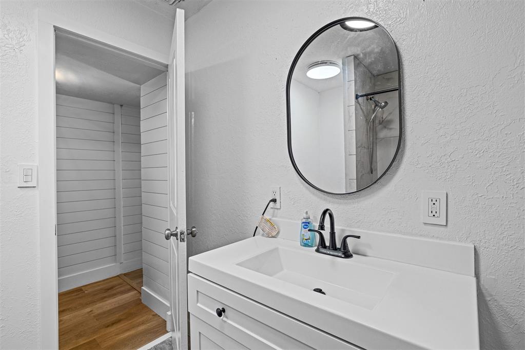 Tessa Hood Realtor – Updated bathroom vanity with round mirror at 21063 State Hwy 76, Blanchard Oklahoma