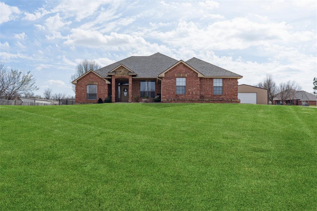 Tessa Hood Realtor – Brick ranch home exterior front on 1.3 acres at 1928 SW 9th St, Newcastle Oklahoma