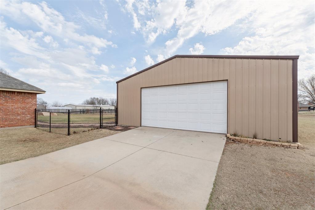 Tessa Hood Realtor – 30x40 metal shop with 220V service at 1928 SW 9th St, Newcastle Oklahoma